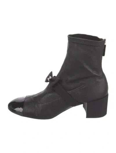 Pre-owned Chanel Interlocking Cc Logo Leather Boots In Black