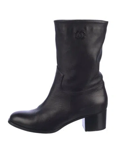 Pre-owned Chanel Interlocking Cc Logo Leather Boots In Black