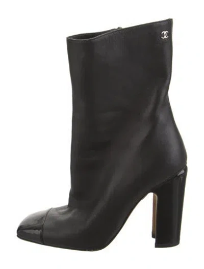 Pre-owned Chanel Interlocking Cc Logo Leather Boots In Black