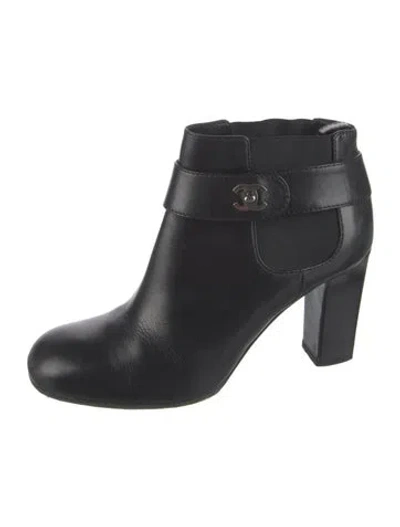 Pre-owned Chanel Interlocking Cc Logo Leather Boots In Black