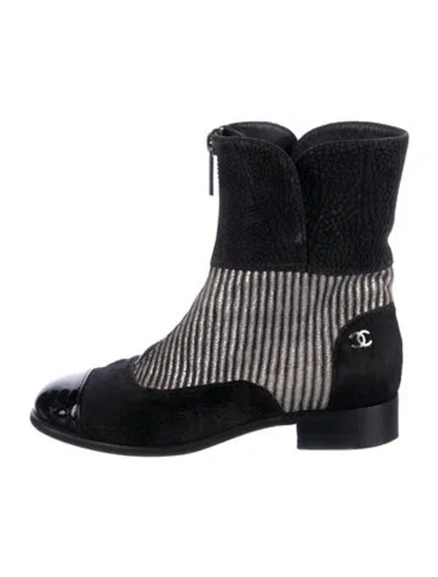 Pre-owned Chanel Interlocking Cc Logo Leather Boots In Black