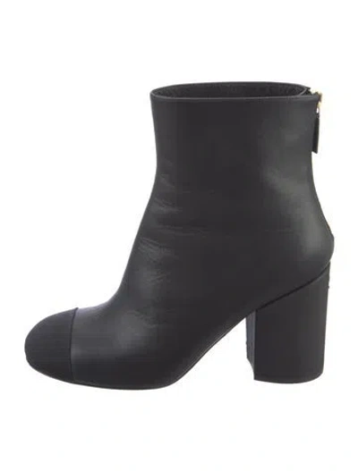 Pre-owned Chanel Interlocking Cc Logo Leather Boots In Black