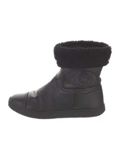 Pre-owned Chanel Interlocking Cc Logo Leather Boots In Black