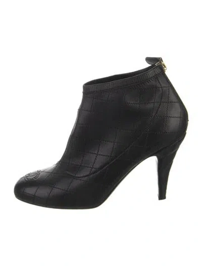 Pre-owned Chanel Interlocking Cc Logo Leather Boots In Black