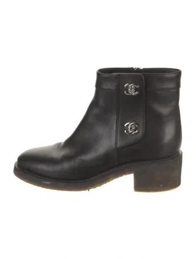 Pre-owned Chanel Interlocking Cc Logo Leather Boots In Black