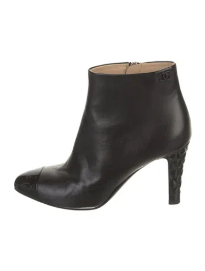 Pre-owned Chanel Interlocking Cc Logo Leather Boots In Black