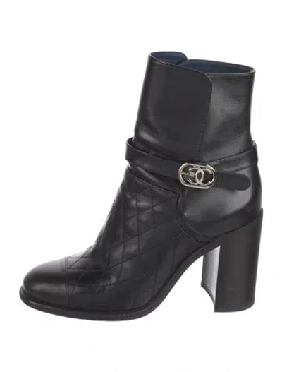 Pre-owned Chanel Interlocking Cc Logo Leather Boots In Black