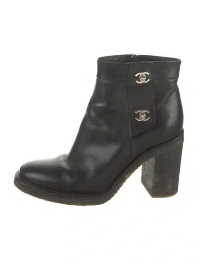 Pre-owned Chanel Interlocking Cc Logo Leather Boots In Black