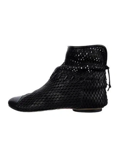 Pre-owned Chanel Interlocking Cc Logo Leather Boots In Black
