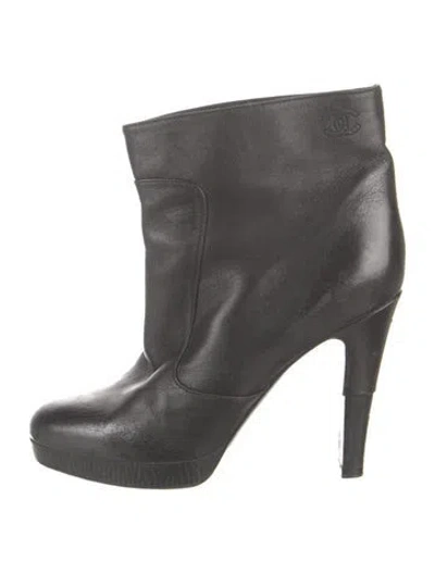 Pre-owned Chanel Interlocking Cc Logo Leather Boots In Black