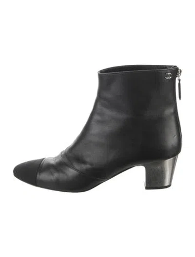 Pre-owned Chanel Interlocking Cc Logo Leather Boots In Black