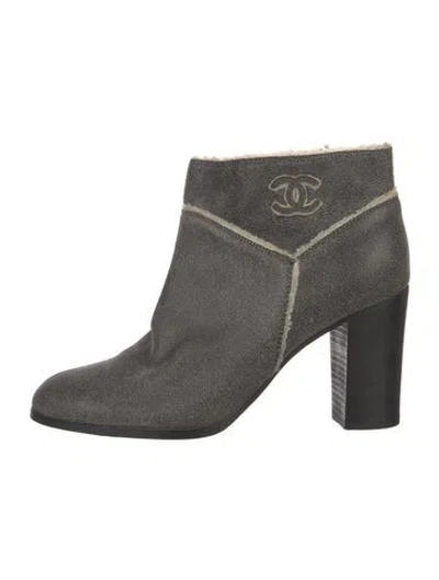 Pre-owned Chanel Interlocking Cc Logo Leather Boots In Black