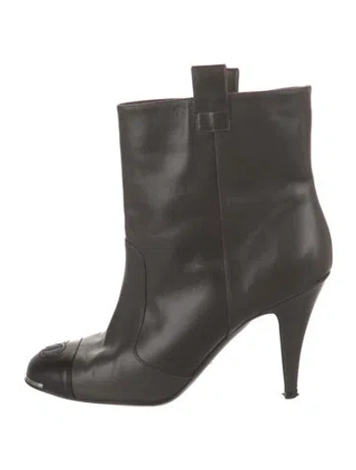 Pre-owned Chanel Interlocking Cc Logo Leather Boots In Gray