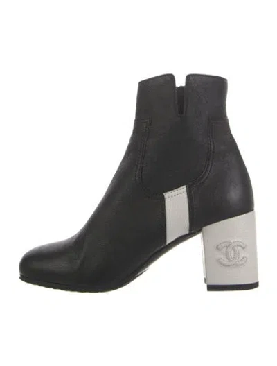 Pre-owned Chanel Interlocking Cc Logo Leather Boots In Multi