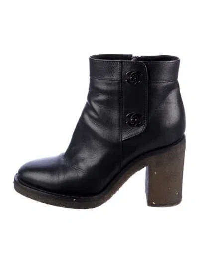 Pre-owned Chanel Interlocking Cc Logo Leather Boots In Multi