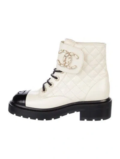 Pre-owned Chanel Interlocking Cc Logo Leather Boots In Neutral