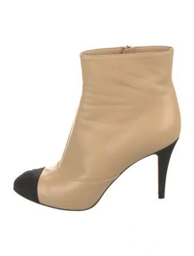 Pre-owned Chanel Interlocking Cc Logo Leather Boots In Neutral
