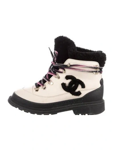 Pre-owned Chanel Interlocking Cc Logo Leather Boots In Neutral