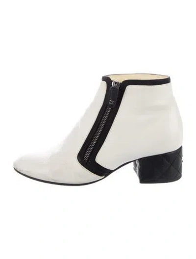 Pre-owned Chanel Interlocking Cc Logo Leather Boots In White