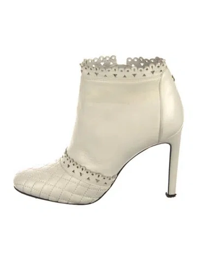 Pre-owned Chanel Interlocking Cc Logo Leather Boots In White