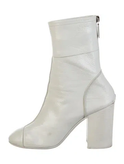 Pre-owned Chanel Interlocking Cc Logo Leather Boots In White