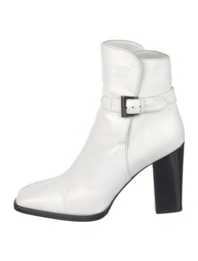 Pre-owned Chanel Interlocking Cc Logo Leather Boots In White