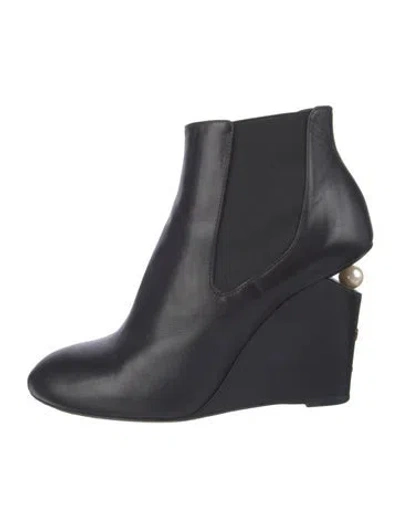 Pre-owned Chanel Interlocking Cc Logo Leather Chelsea Boots In Black