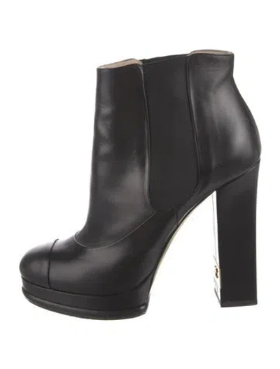 Pre-owned Chanel Interlocking Cc Logo Leather Chelsea Boots In Black