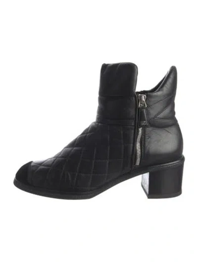 Pre-owned Chanel Interlocking Cc Logo Leather Chelsea Boots In Black