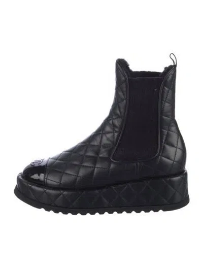 Pre-owned Chanel Interlocking Cc Logo Leather Chelsea Boots In Black