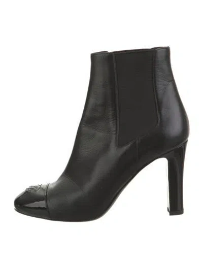 Pre-owned Chanel Interlocking Cc Logo Leather Chelsea Boots In Black