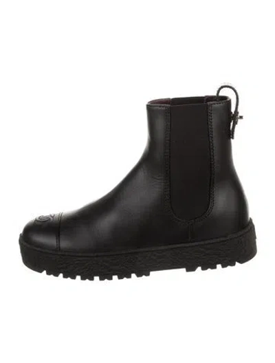Pre-owned Chanel Interlocking Cc Logo Leather Chelsea Boots In Black