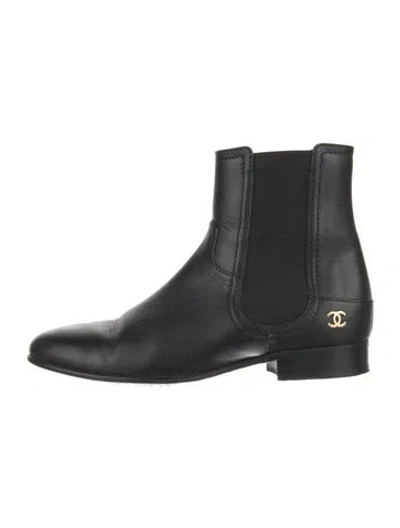 Pre-owned Chanel Interlocking Cc Logo Leather Chelsea Boots In Black