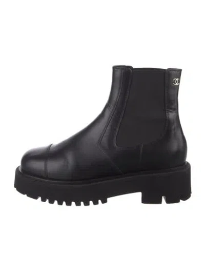 Pre-owned Chanel Interlocking Cc Logo Leather Chelsea Boots In Black
