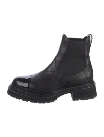 Pre-owned Chanel Interlocking Cc Logo Leather Chelsea Boots In Black