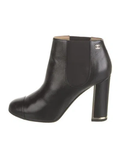 Pre-owned Chanel Interlocking Cc Logo Leather Chelsea Boots In Black