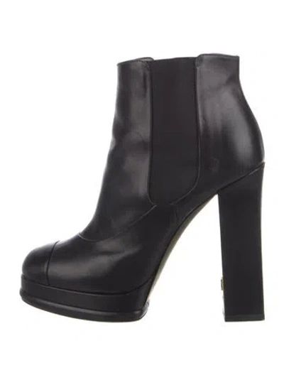 Pre-owned Chanel Interlocking Cc Logo Leather Chelsea Boots In Black