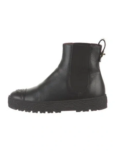 Pre-owned Chanel Interlocking Cc Logo Leather Chelsea Boots In Black