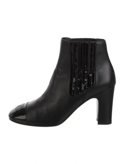 Pre-owned Chanel Interlocking Cc Logo Leather Chelsea Boots In Black