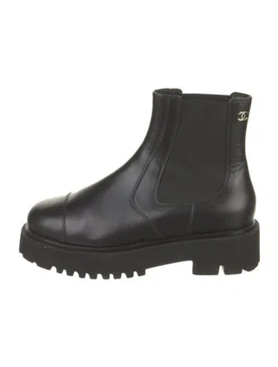 Pre-owned Chanel Interlocking Cc Logo Leather Chelsea Boots In Black