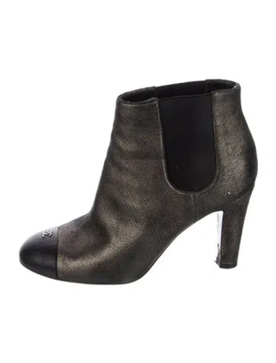 Pre-owned Chanel Interlocking Cc Logo Leather Chelsea Boots In Gray