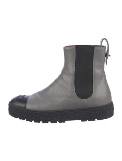 Pre-owned Chanel Interlocking Cc Logo Leather Chelsea Boots In Multi
