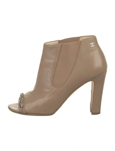 Pre-owned Chanel Interlocking Cc Logo Leather Chelsea Boots In Neutral