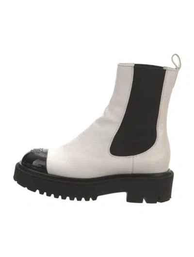 Pre-owned Chanel Interlocking Cc Logo Leather Chelsea Boots In White