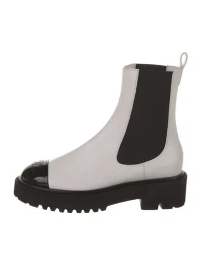 Pre-owned Chanel Interlocking Cc Logo Leather Chelsea Boots In White