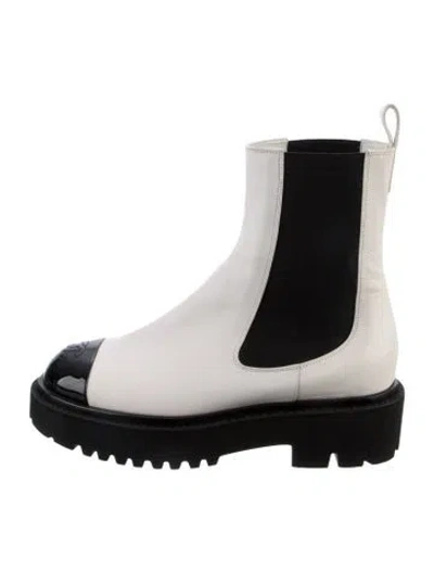 Pre-owned Chanel Interlocking Cc Logo Leather Chelsea Boots In White