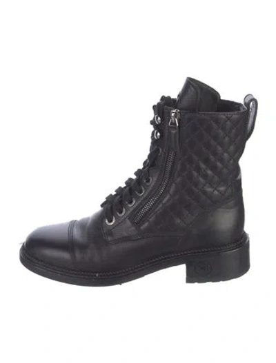 Pre-owned Chanel Interlocking Cc Logo Leather Combat Boots In Black