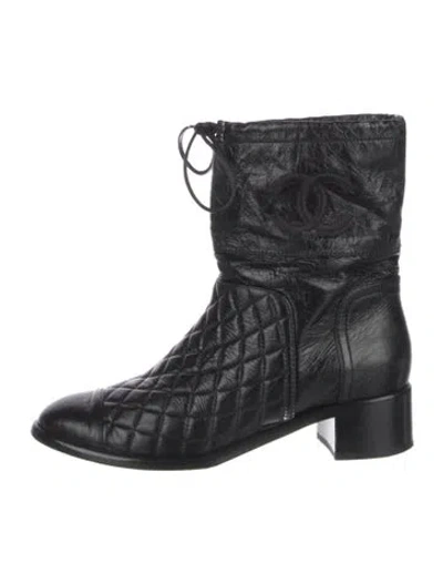 Pre-owned Chanel Interlocking Cc Logo Leather Combat Boots In Black