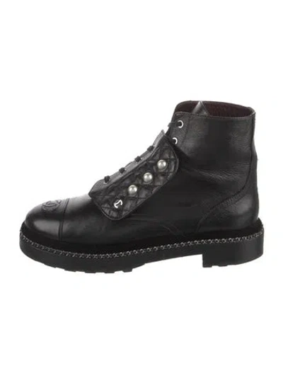 Pre-owned Chanel Interlocking Cc Logo Leather Combat Boots In Black