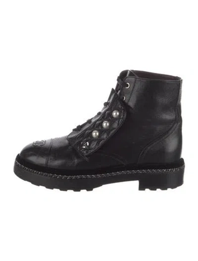 Pre-owned Chanel Interlocking Cc Logo Leather Combat Boots In Black